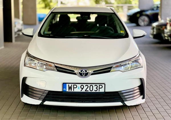 Toyota Corolla cena 33000 przebieg: 254000, rok produkcji 2016 z Warszawa małe 121